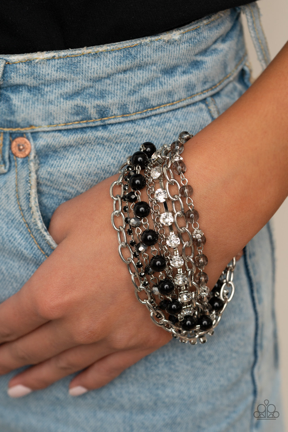 Paparazzi - Heiress Hustle Black Bracelet