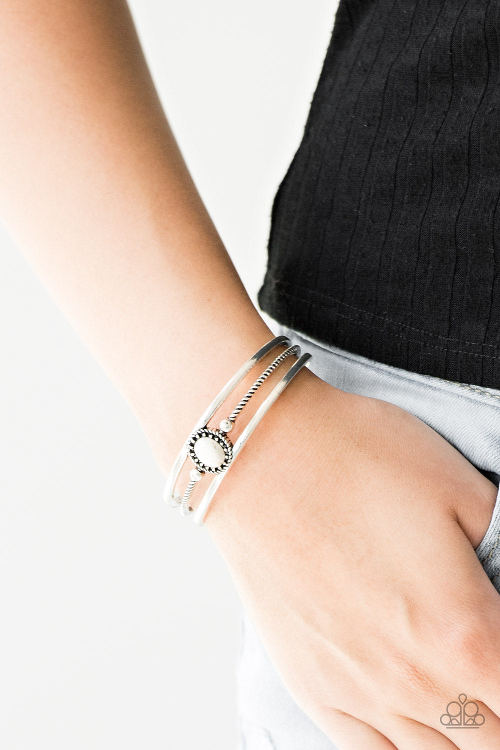 Paparazzi - Borderline Borderland - White Bracelet