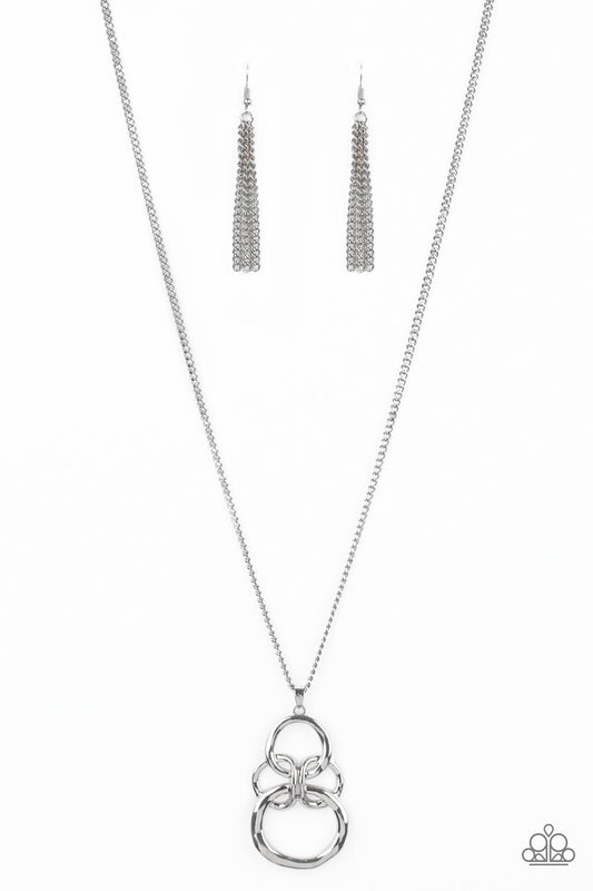 Paparazzi - Courageous Contour - Silver Necklace
