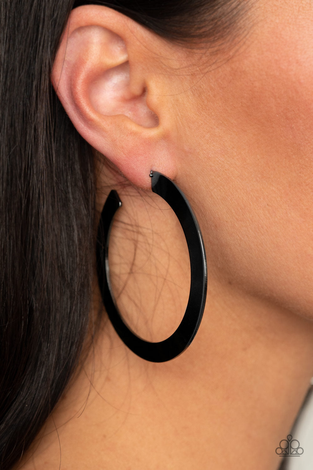 Paparazzi - The Inside Track - Black Earrings