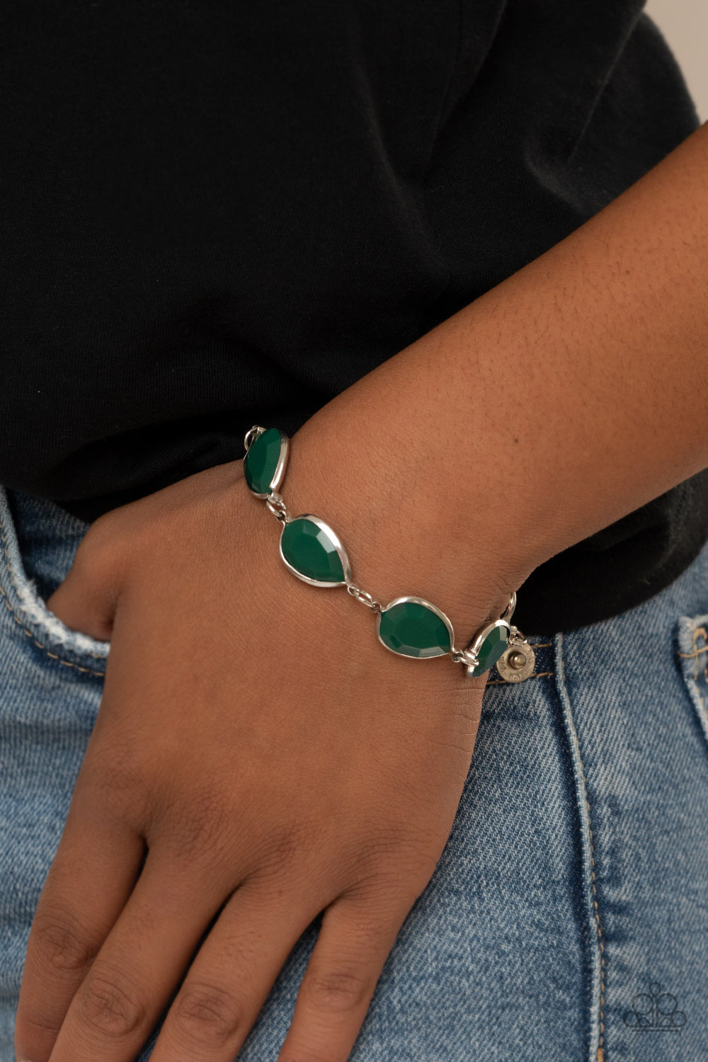 Paparazzi- REIGNy Days - Green Bracelet