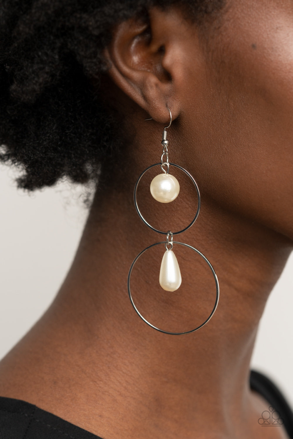Paparazzi- Cultured in Couture - White Earrings