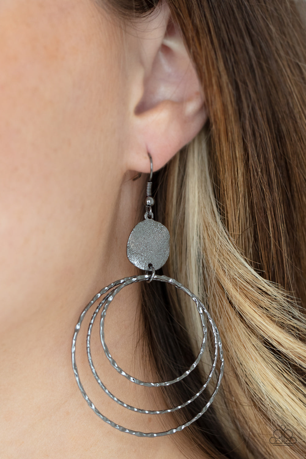 Paparazzi - Universal Rehearsal - Black Earrings