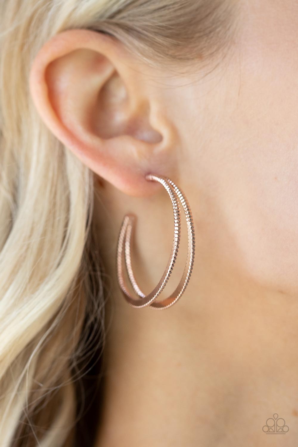 Paparazzi - Rustic Curves - Rose Gold Hoop