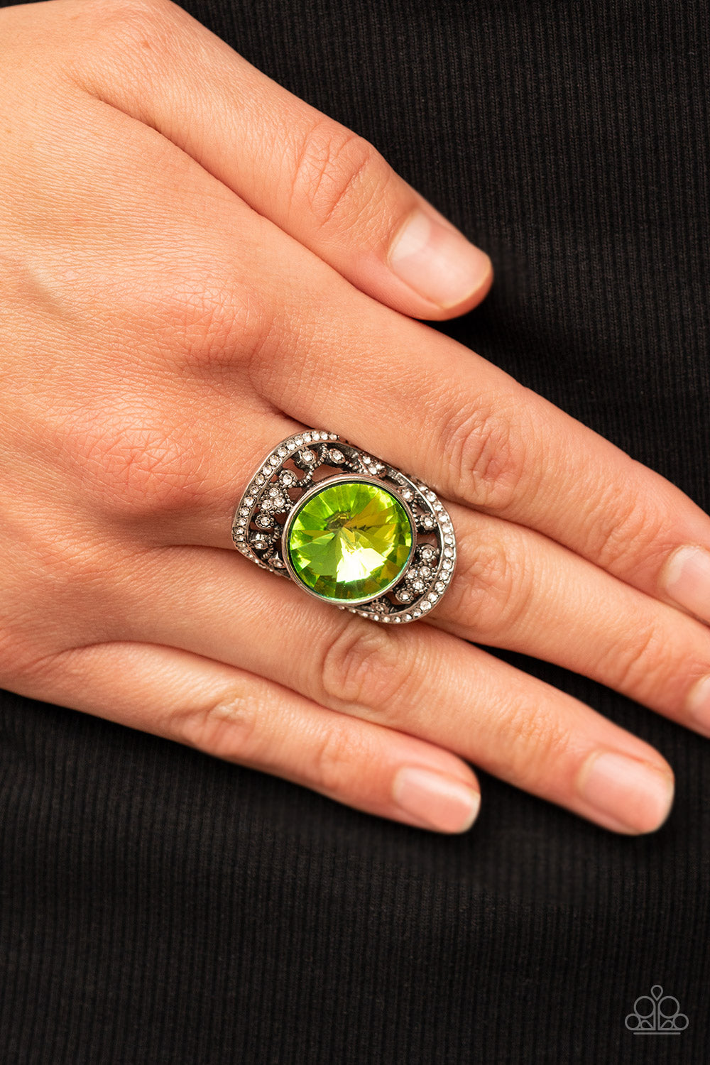 Paparazzi - Galactic Garden - Green Ring