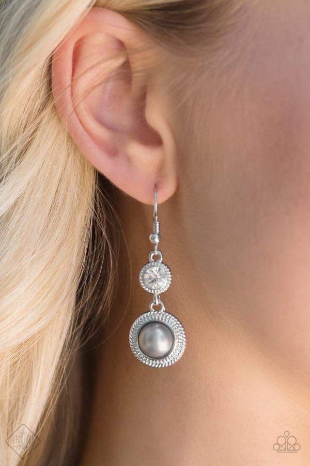 Paparazzi - Hopelessly Hollywood Silver Earrings