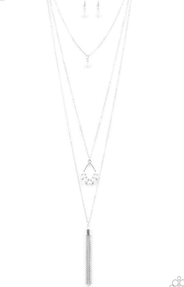 Paparazzi - Be Fancy White Necklace