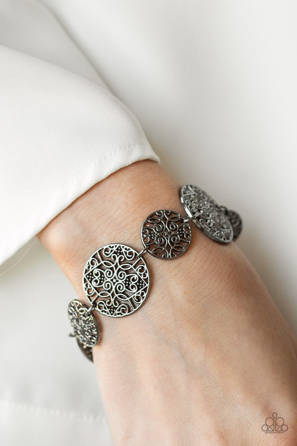 Paparazzi - Modestly Malibu - Black Bracelet