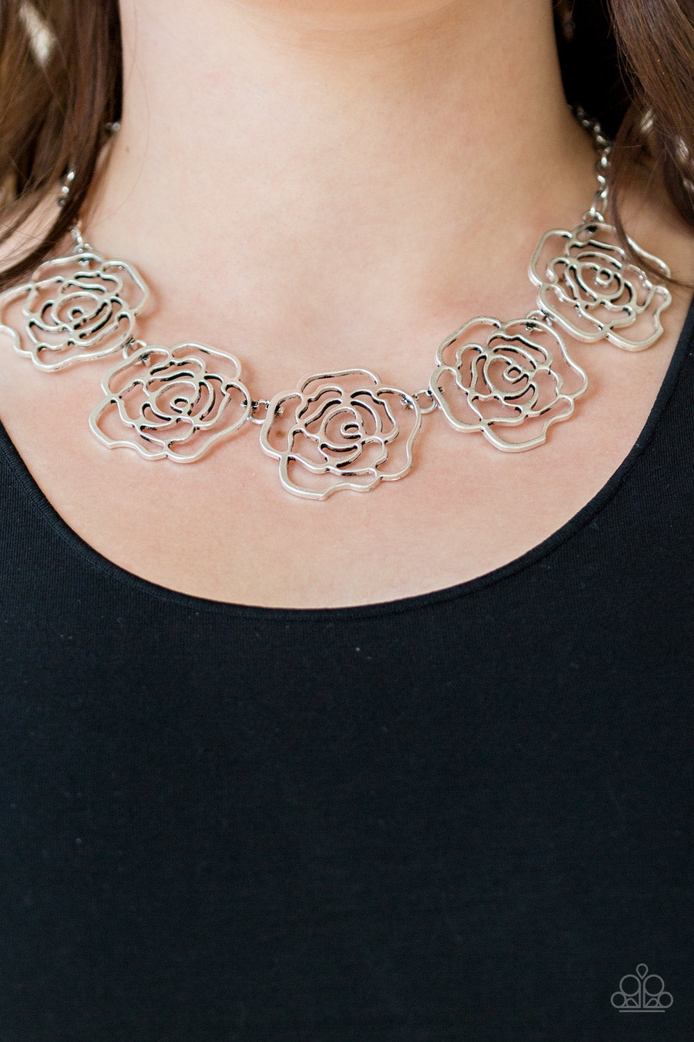 Paparazzi - Budding Beauty - Silver Necklace