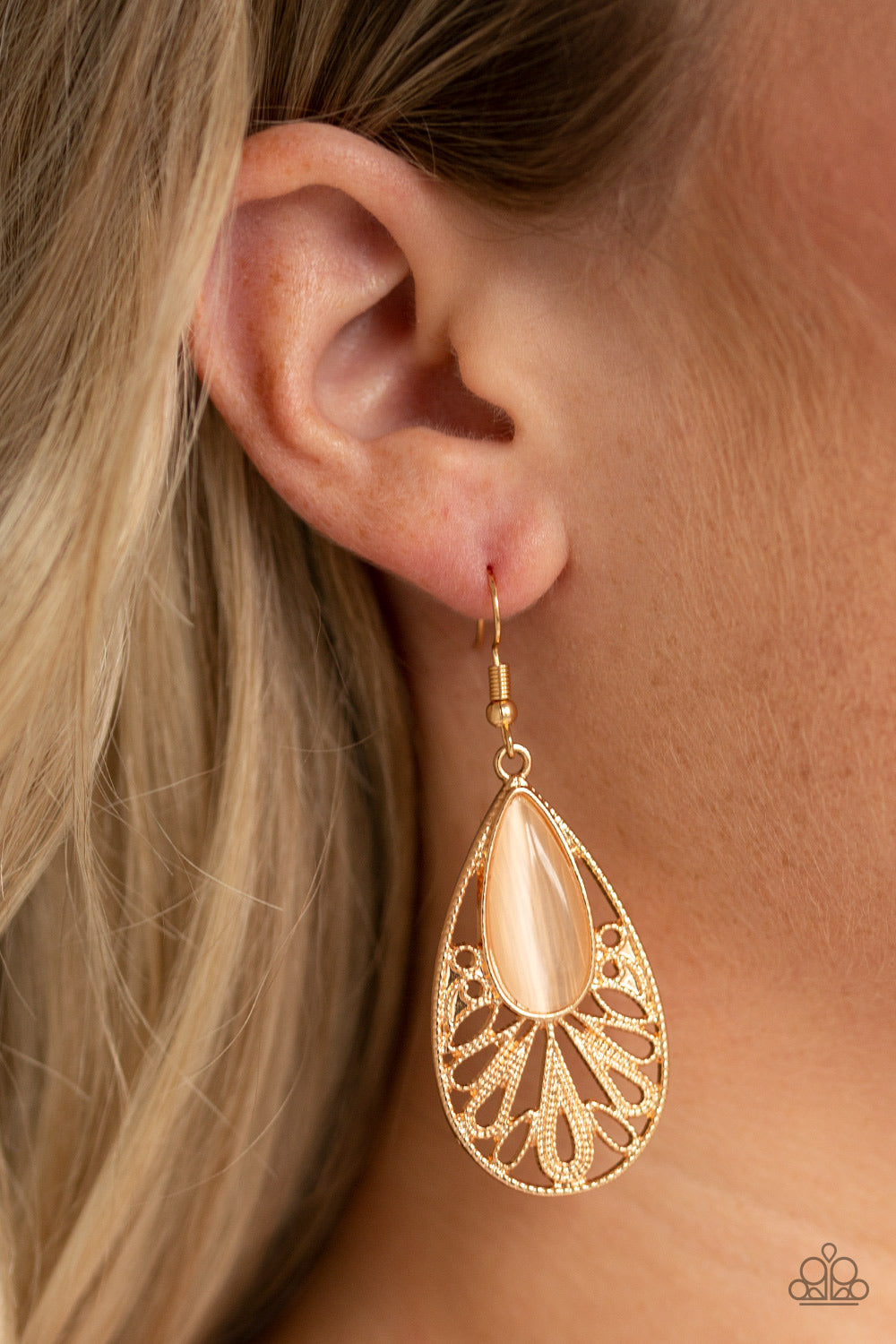 Paparazzi - Glowing Tranquility - Gold Earrings