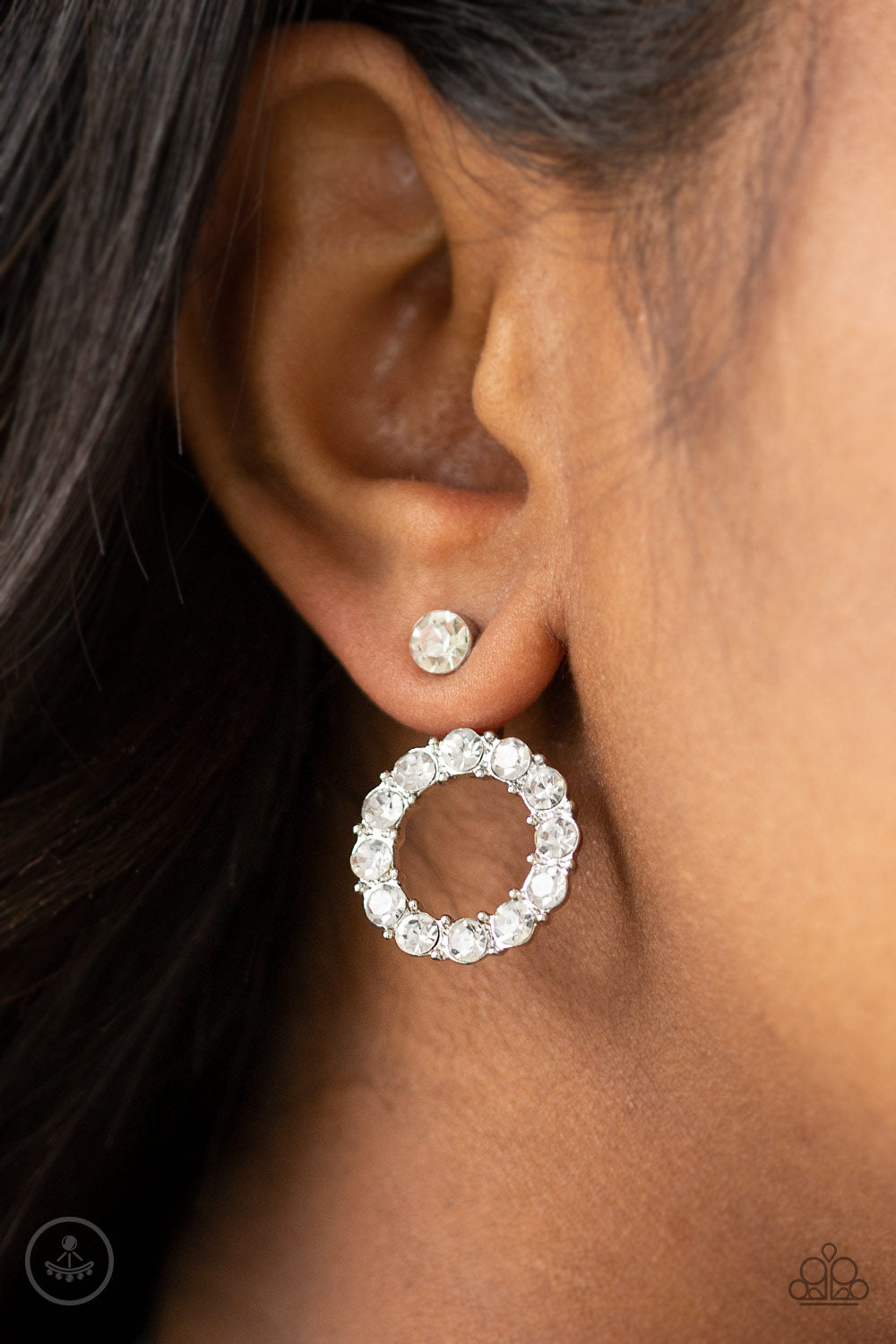 Paparazzi - Diamond Halo - White Post