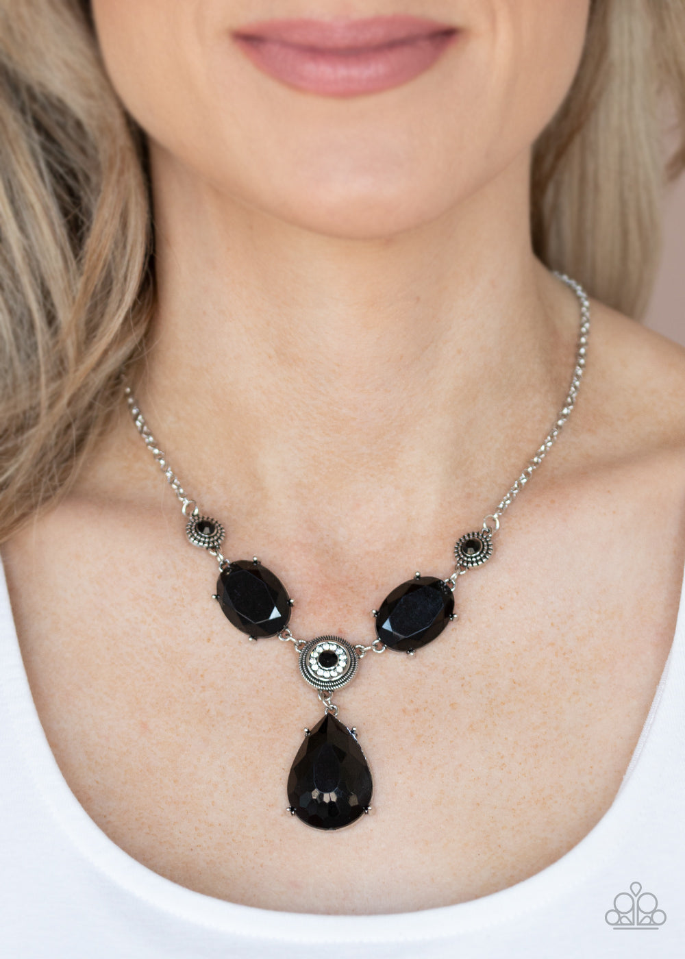 Paparazzi - Heirloom Hideaway - Black Necklace