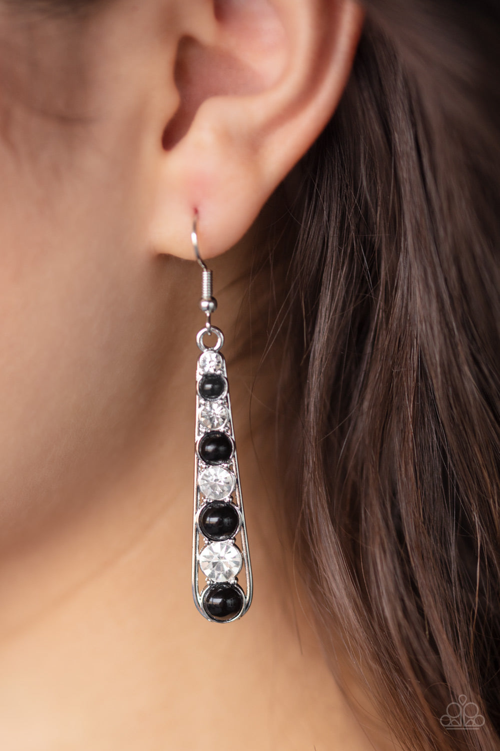 Paparazzi - Drawn Out Drama - Black Earrings