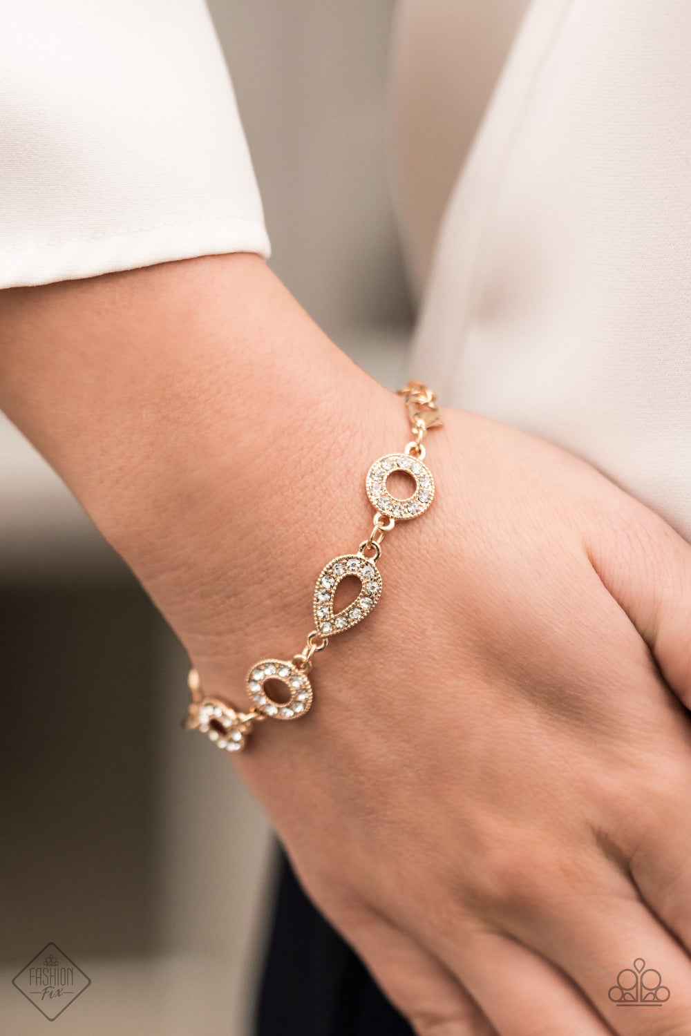 Paparazzi- Royally Refined - Gold Bracelet