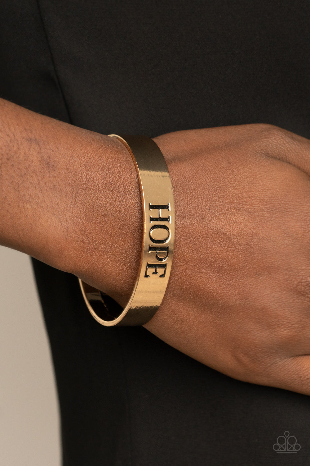 Paparazzi - Hope Makes The World Go Round - Gold Bracelet