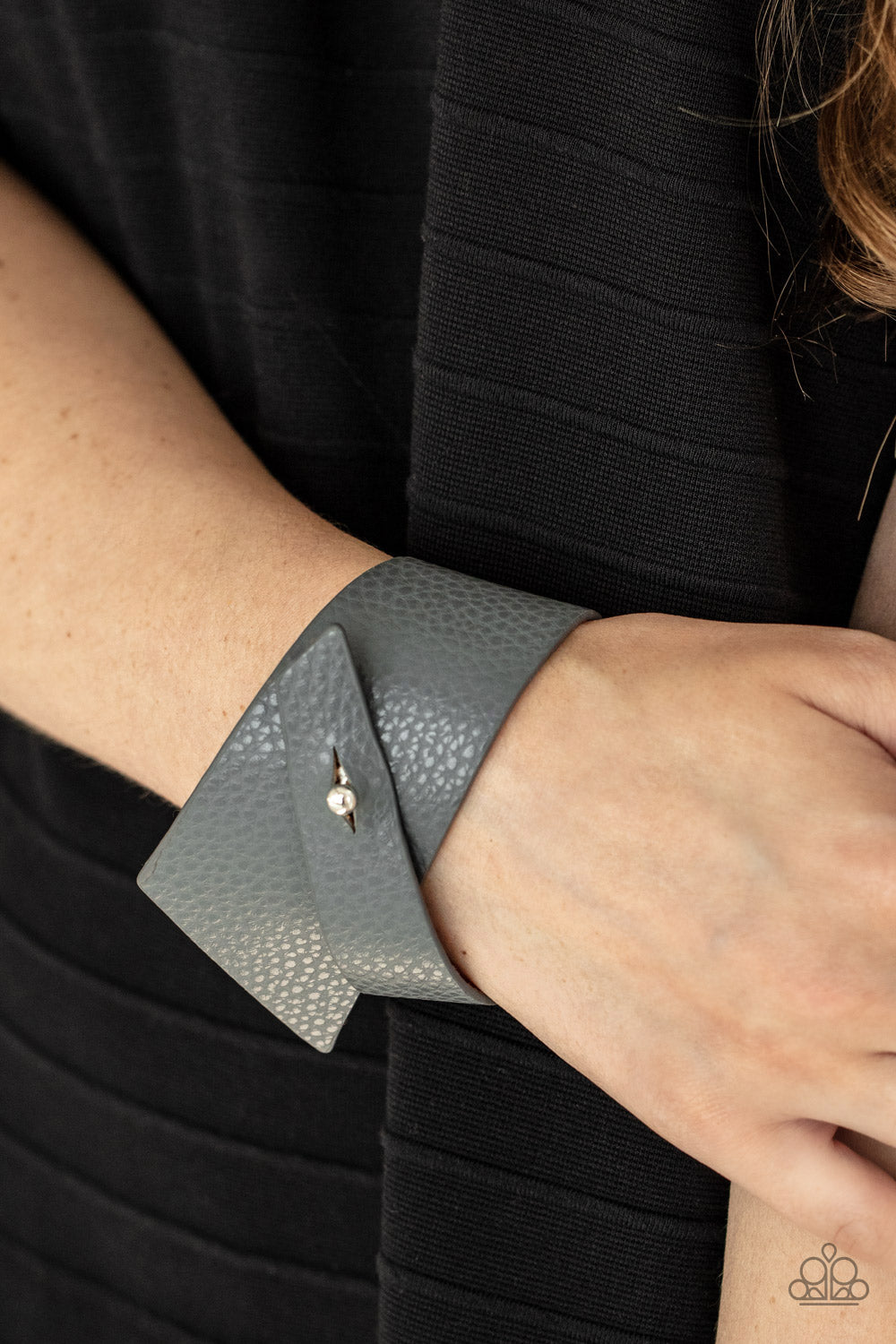 Paparazzi - PIECE Offering - Silver Bracelet