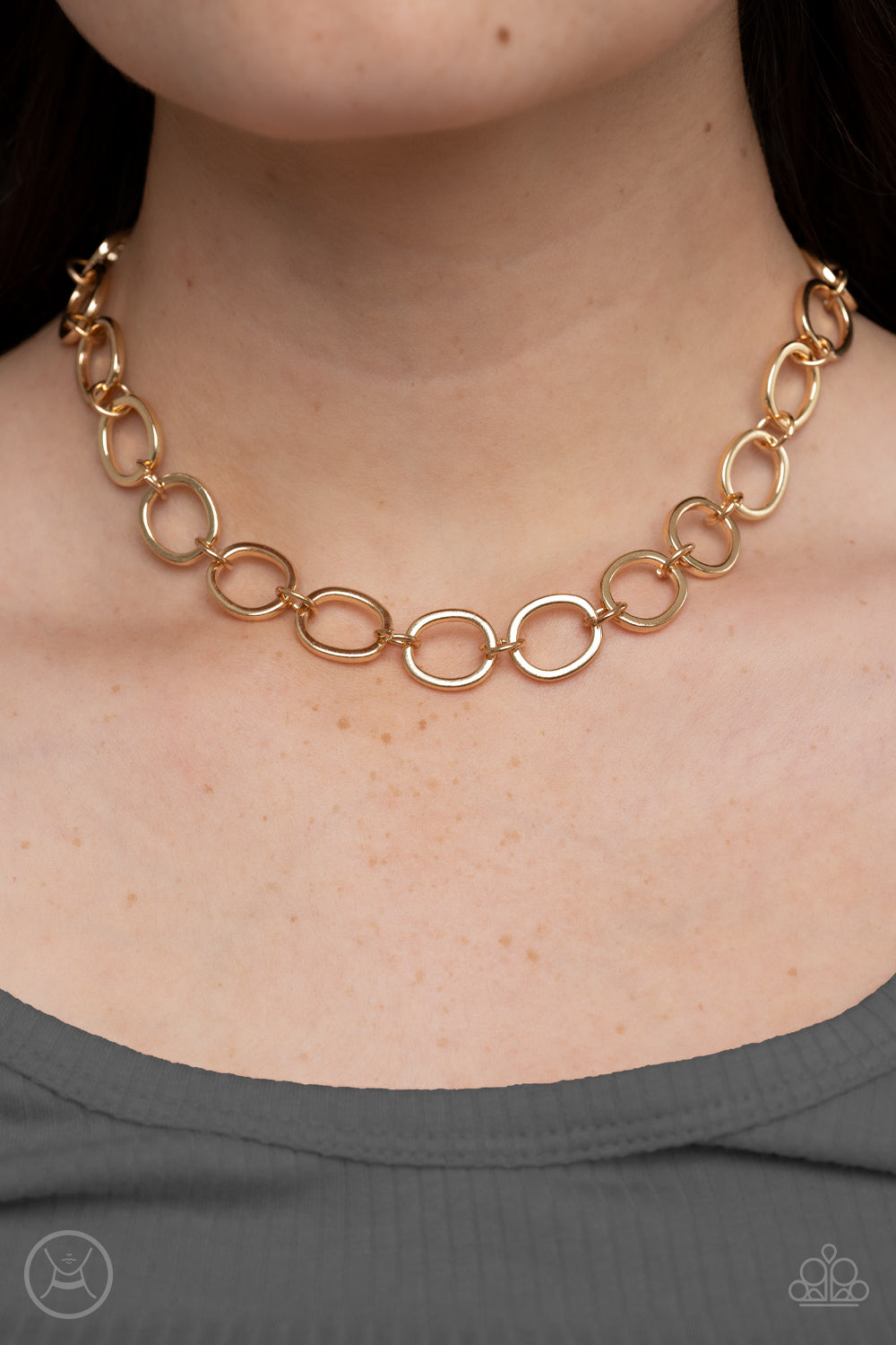 Paparazzi - 90s Nostalgia - Gold Choker Necklace