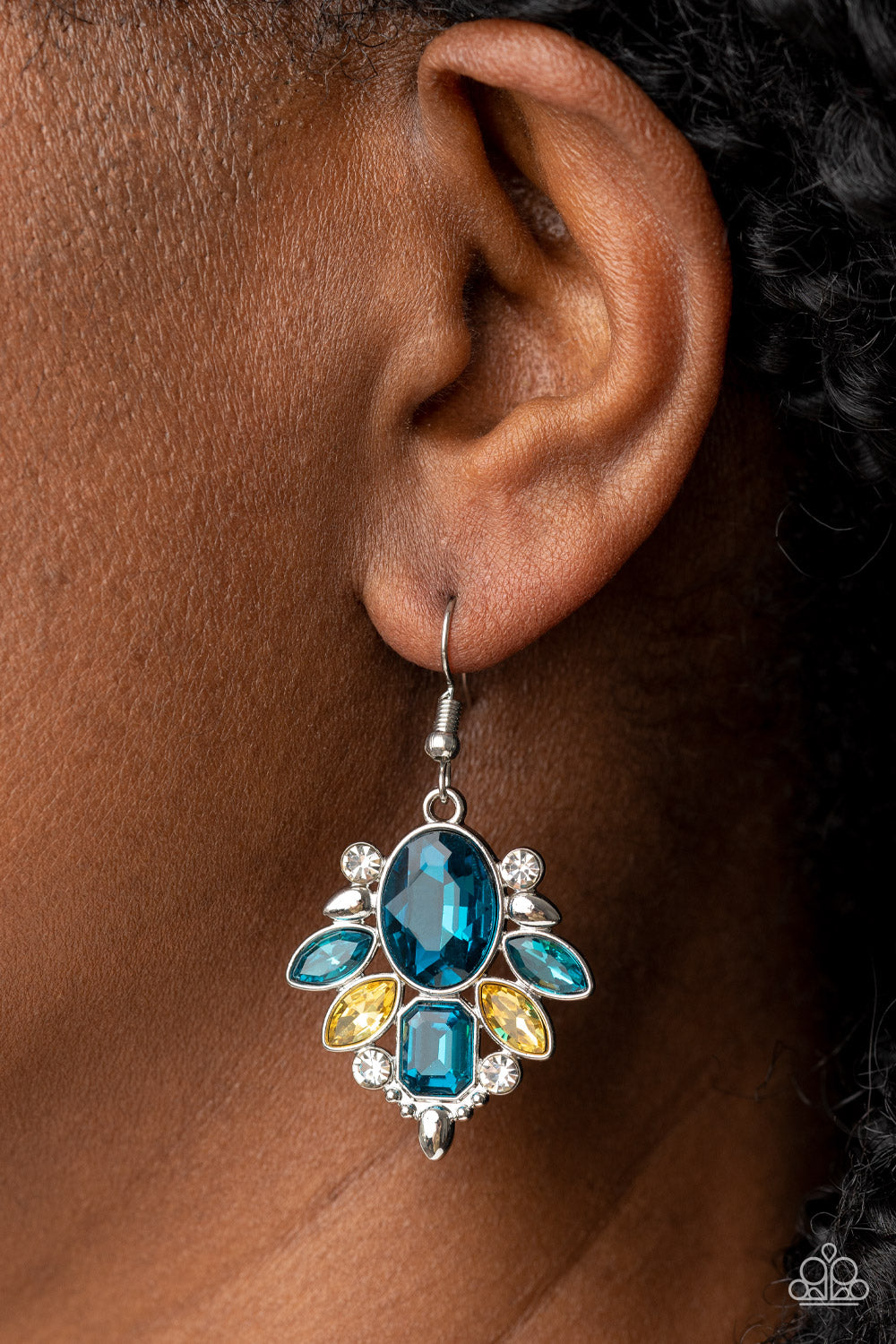 Paparazzi - Glitzy Go-Getter - Multi Earrings